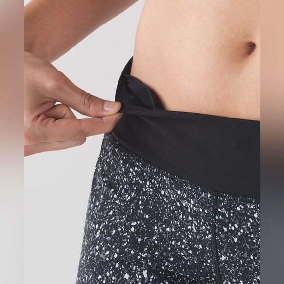 Lululemon Fast As Light Short - size 4 - 3”
Splatter White Black / Black - Picture 4 of 12